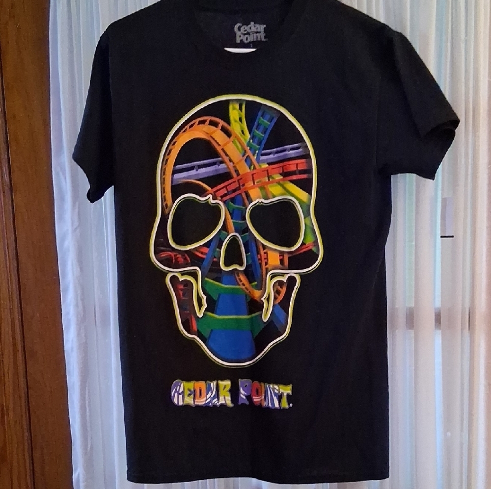 Cedar Point Black Skull Graphic Men's T-Shirt. Adult Small NWT